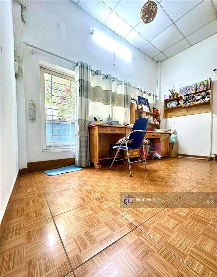 Hxh tránh 5phút ra sân bay gần đh, bv 85m2 giá chỉ 9.6tỷ còn tl