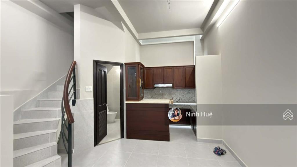 Bán nhà vị trí siêu đẹp  sân bay  công viên  bv tâm anh 3 phút  hxh tránh  dân trí giá 12,3 tỷ