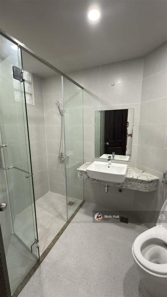Bán nhà vị trí siêu đẹp  sân bay  công viên  bv tâm anh 3 phút  hxh tránh  dân trí giá 12,3 tỷ