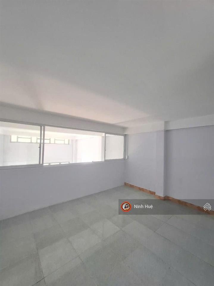 Bán nhà 1 sẹc cmt8  hxh  btct 4 tầng  sổ vuông a4 giá 9,3 tỷ