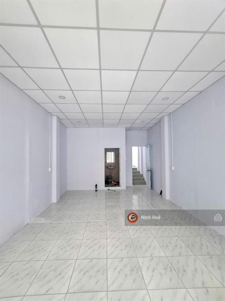 Bán nhà 1 sẹc cmt8  hxh  btct 4 tầng  sổ vuông a4 giá 9,3 tỷ