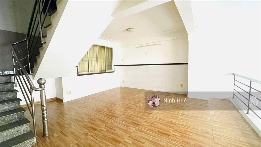 Bán nhà mt hẻm 10m lê hồng phong ngang 5,3m 5 tầng btctgiá 18tỷ.