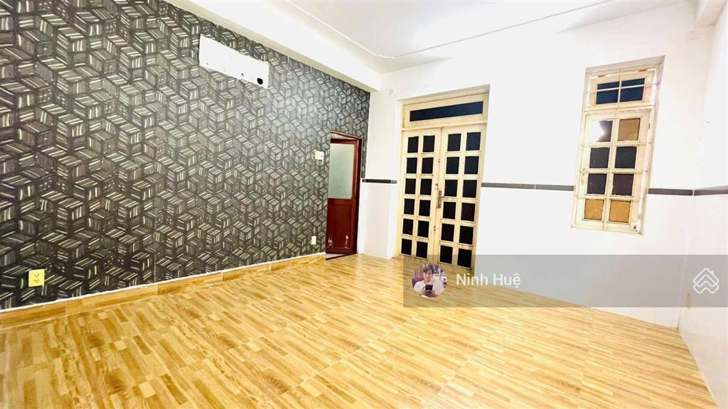Bán nhà mt hẻm 10m lê hồng phong ngang 5,3m 5 tầng btctgiá 18tỷ.