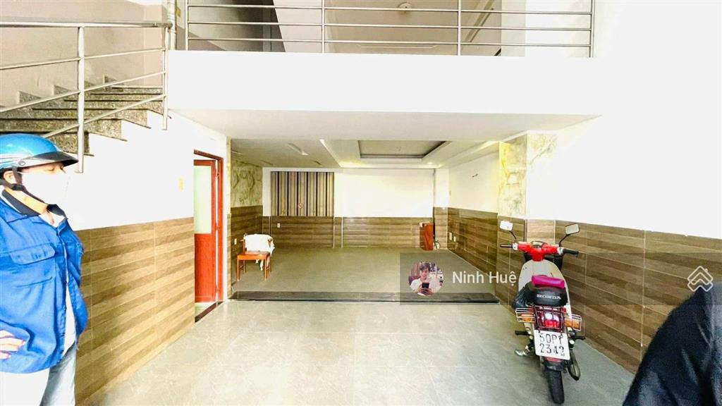 Bán nhà mt hẻm 10m lê hồng phong ngang 5,3m 5 tầng btctgiá 18tỷ.