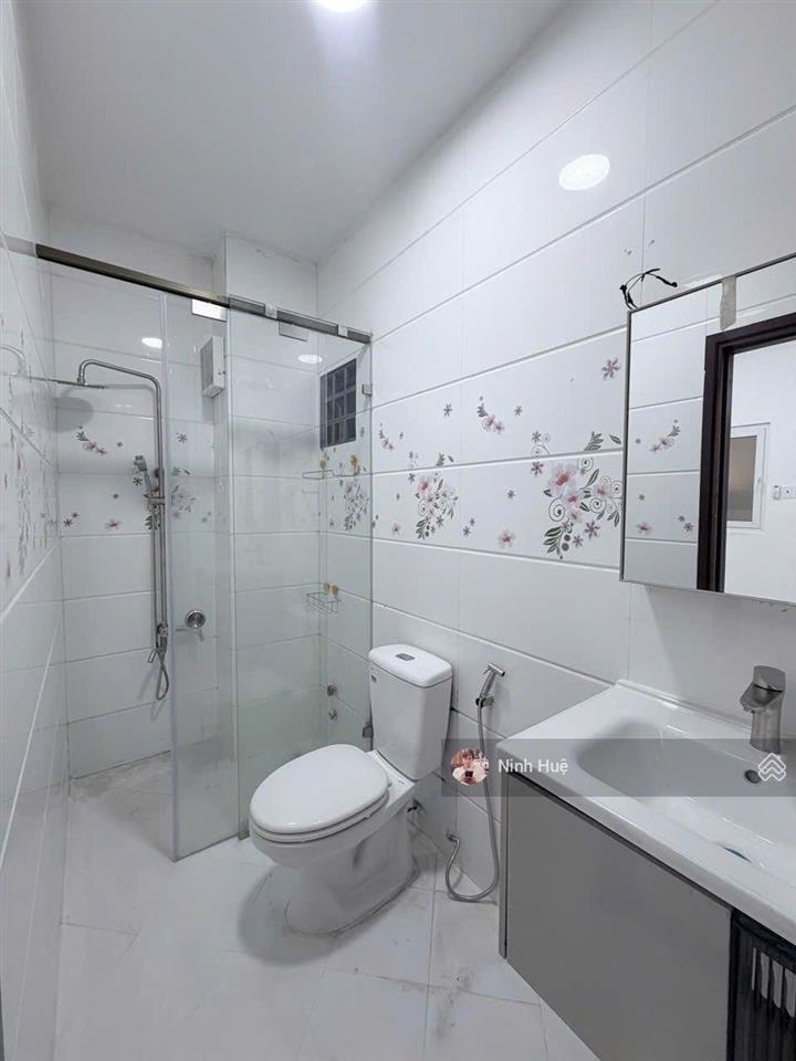 Quận 10 hẻm xe tải 1sẹc tô hiến thành 60m 5tầng btct mới giá chỉ 12,2tỷ.