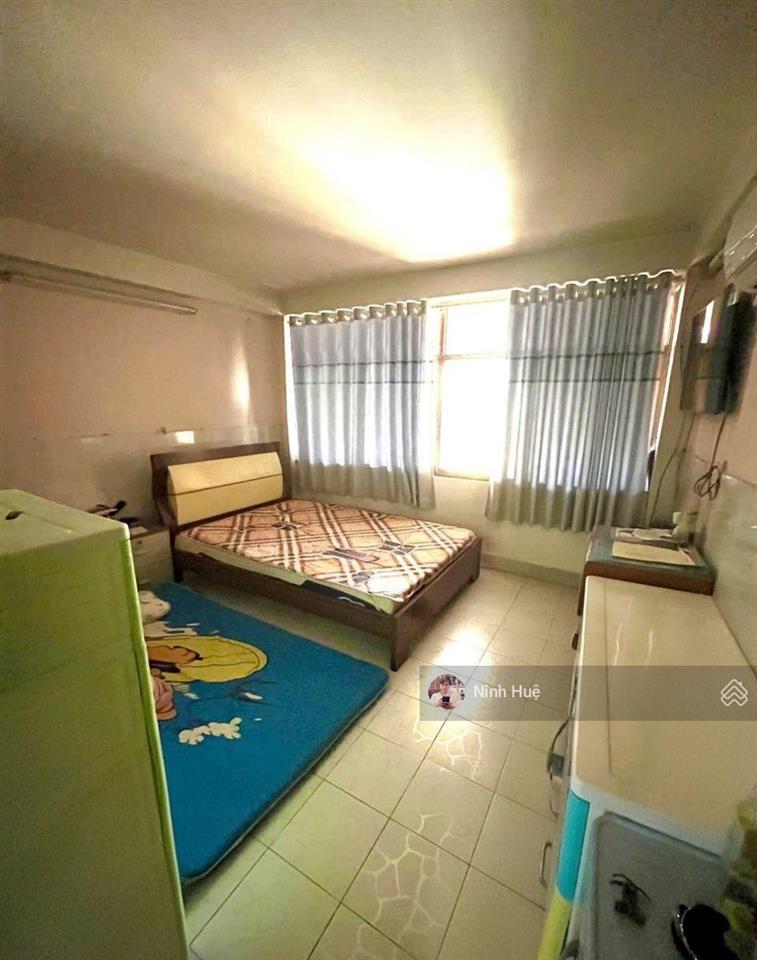 1 sẹc đường 3/2  hẻm 5m  nhà 44m  nở hậu nhé giá 7,49 tỷ.(6039)