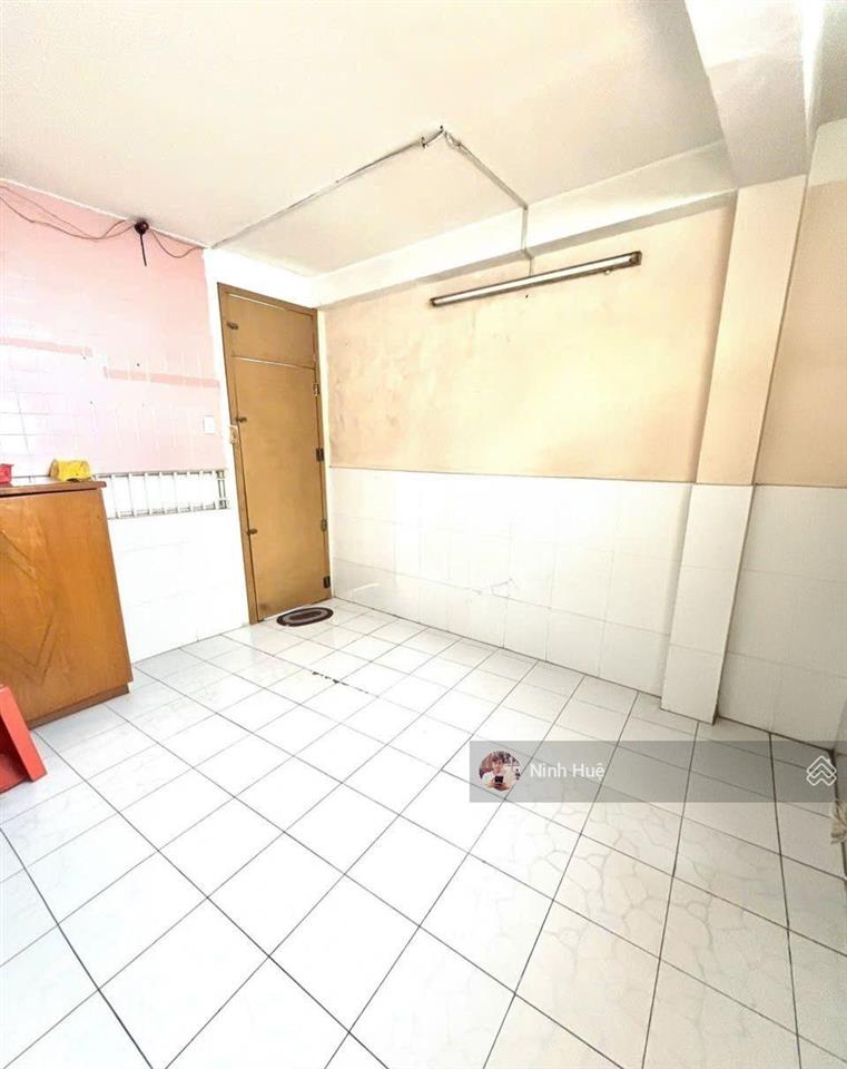 1 sẹc đường 3/2  hẻm 5m  nhà 44m  nở hậu nhé giá 7,49 tỷ.(6039)