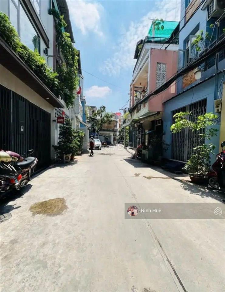 1 sẹc đường 3/2  hẻm 5m  nhà 44m  nở hậu nhé giá 7,49 tỷ.(6039)