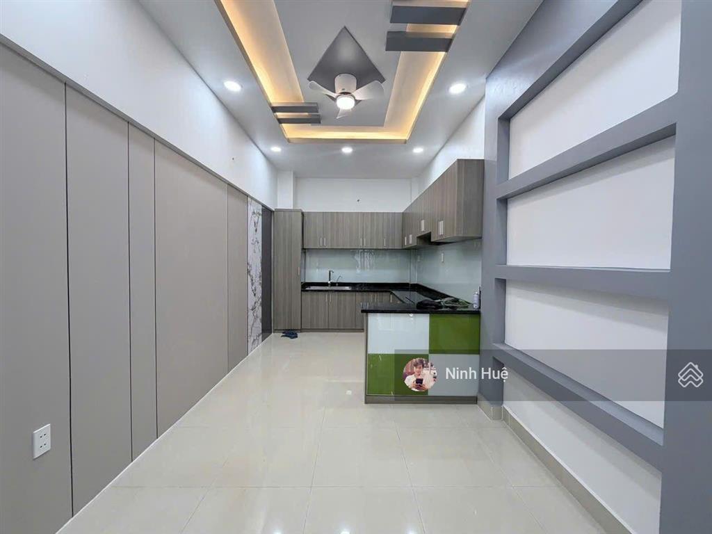 60m hxt tô hiến thành  dân cư sầm uất  nhà mới  5 tầng hoàn công đủ  12,2 tỷ.