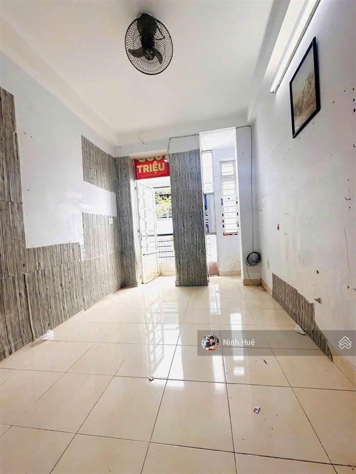 Quận 10 ngay bv nhi đồng  nhà btct  hẻm 5m thẳng trục  giá 8,35 tỷ.(6040)