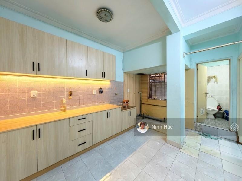 Quận 3 cc thang bộ ngay nam kỳ khởi nghĩa tầng thấp 61m 2pnshr tiện cải tạo giá 4,1 tỷ.(6031)