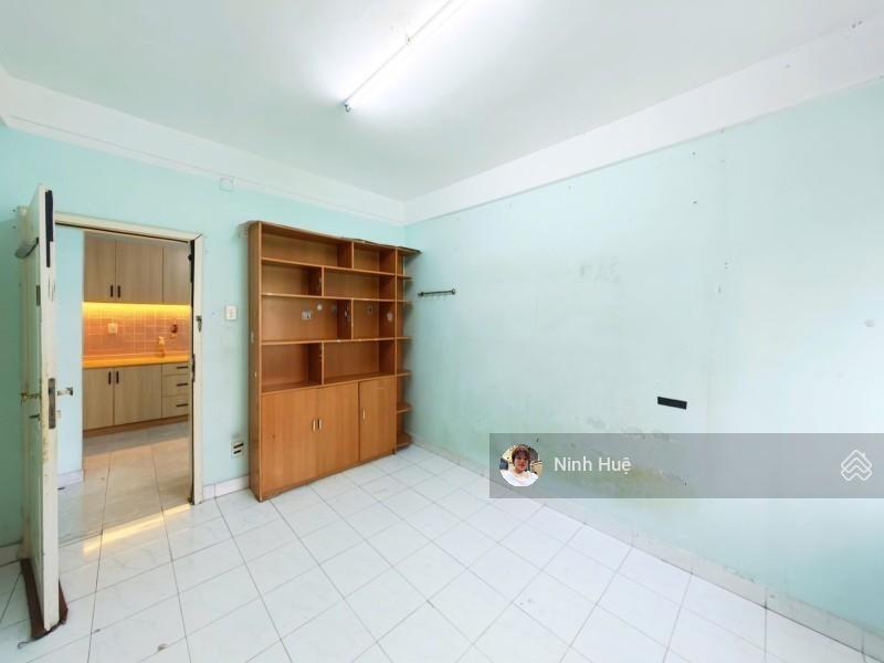 Quận 3 cc thang bộ ngay nam kỳ khởi nghĩa tầng thấp 61m 2pnshr tiện cải tạo giá 4,1 tỷ.(6031)