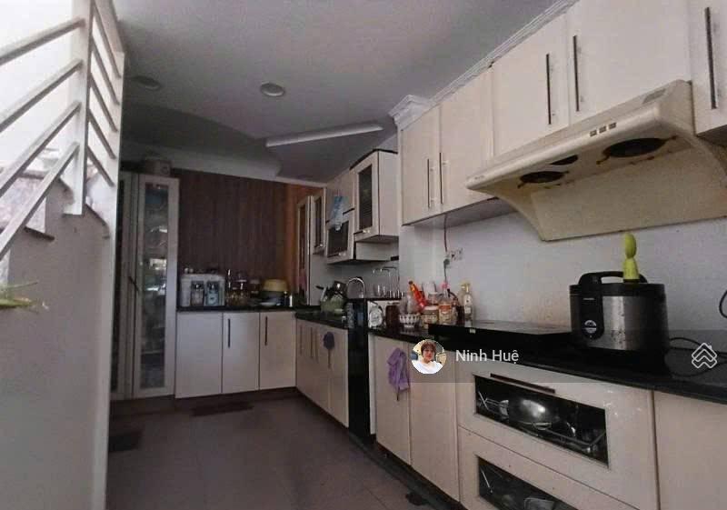 Bán nhà 52m giá 13,8 tỷ quận i hxh xe hơi vô nhà sầm uất  an ninh  dân trí5 tầng(800)
