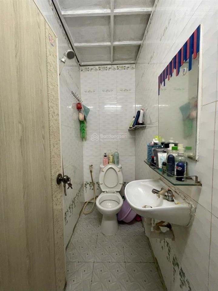 Lê văn sỹ  quận 3  75m2  6 phòng  sân để xe rộng  giá chỉ 8,89 tỷ. (4004)