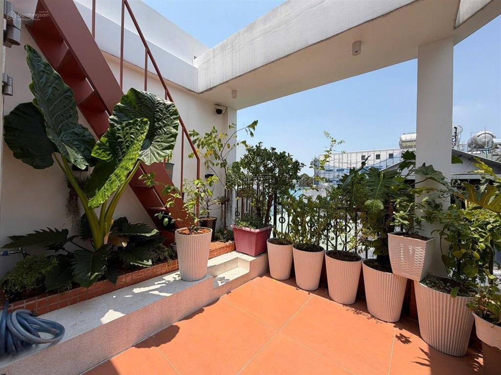 Siêu phẩm hxh thành thái 5 tầng btctthang máylô góc 40m giảm chào 3 tỷ còn lại giá 9,6 tỷ.