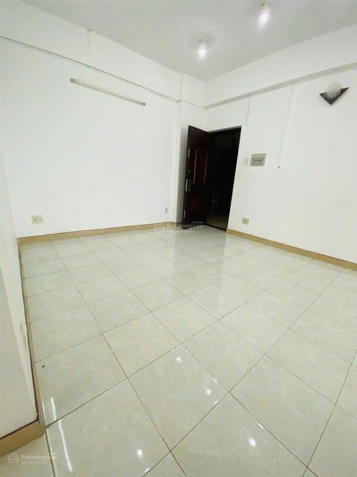 Q10  cao ốc ngô gia tự, 62m lô góc  2pn  sổ hồng riêng
giá 3,5 tỷ