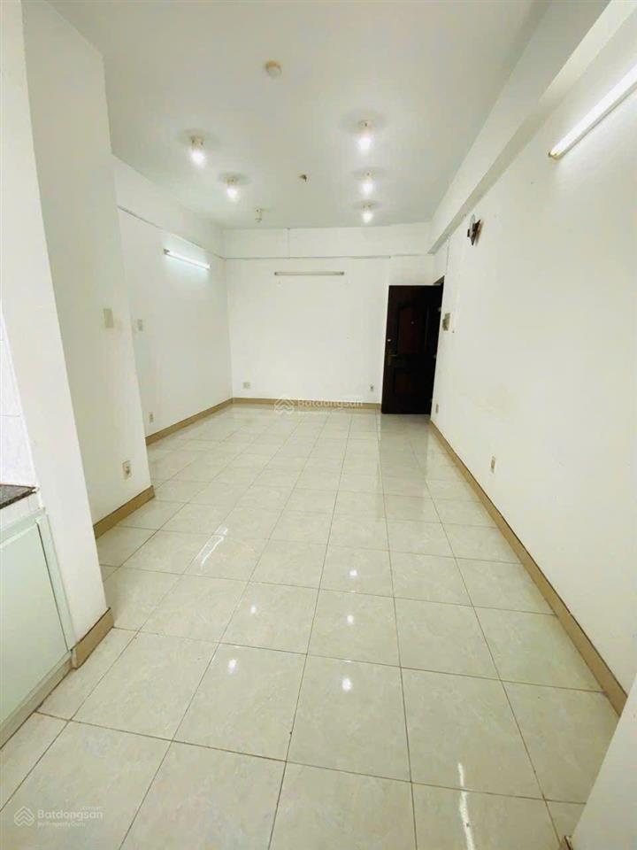 Q10  cao ốc ngô gia tự, 62m lô góc  2pn  sổ hồng riêng
giá 3,5 tỷ