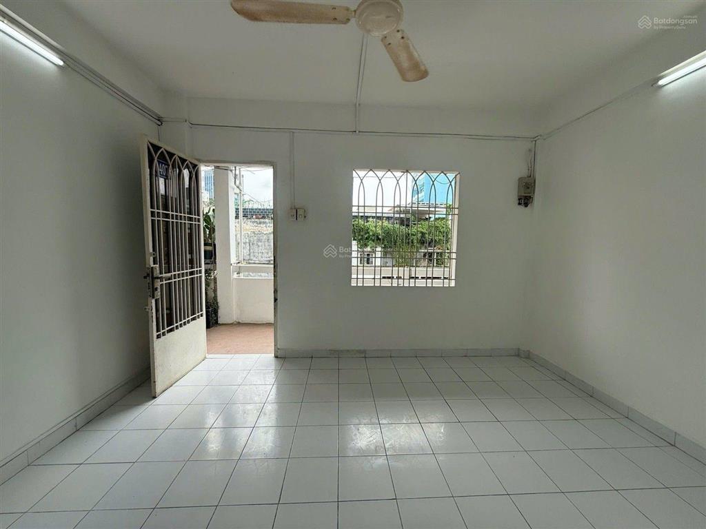 Quận 1cc lý văn phức 45m 2pn thang bộ
giá 3tỷ.