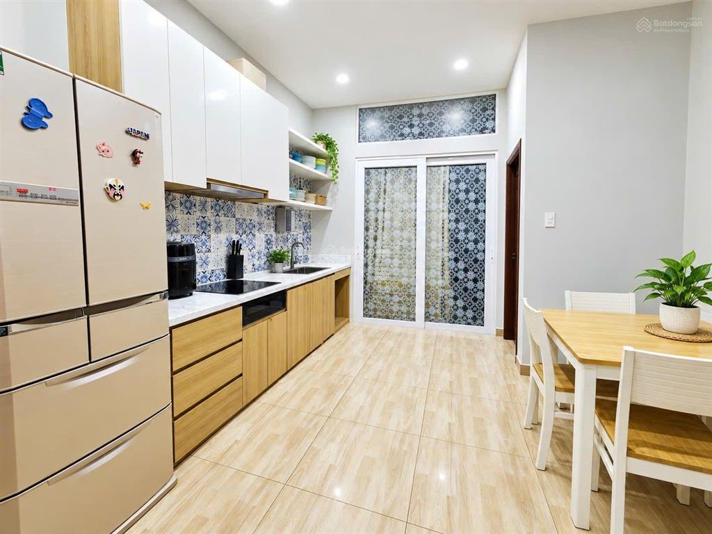 Trần quang diệu4m14m cách mt 20m giá 8,3 tỷ