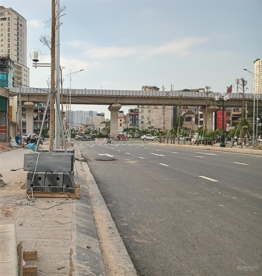 Đất mặt đường vành đai 2,5 rộng 40m, dt 128,8m², đường khương đình