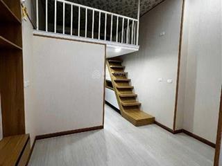 Chính chủ càn bán gấp căn hộ 2 phòng ngủ mặt ngõ lò đúc oto nhỏ đỗ cửa dt 16/40m