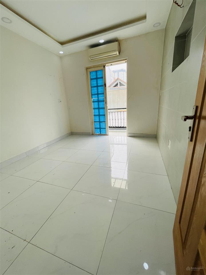 Vị trí vàng q8  ngã 4 âu dương lân + tạ quang bửu  cách 3 căn ra mặt tiền  hẻm trước nhà 3m  1