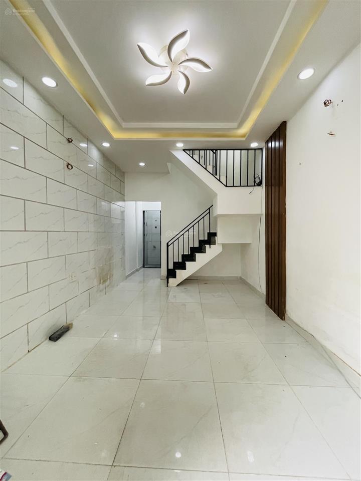 Vị trí vàng q8  ngã 4 âu dương lân + tạ quang bửu  cách 3 căn ra mặt tiền  hẻm trước nhà 3m  1