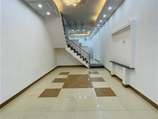 Nhà đẹp kiên cố trung tâm q8 cách q1, 4, 5, 7 chỉ cây cầu  hẻm 4m thông  30m ra hẻm xe hơi