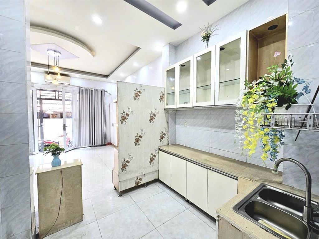 Bùi minh trực quận 8 dtsd 77.6m  2pn 2wc ban công  full nội thất