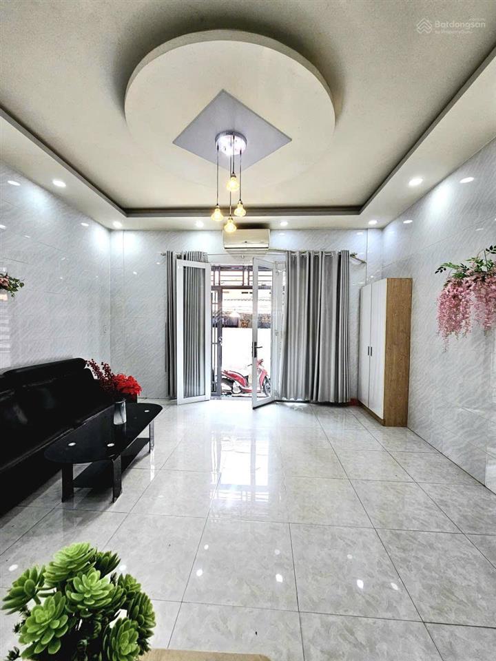 Bùi minh trực quận 8 dtsd 77.6m  2pn 2wc ban công  full nội thất