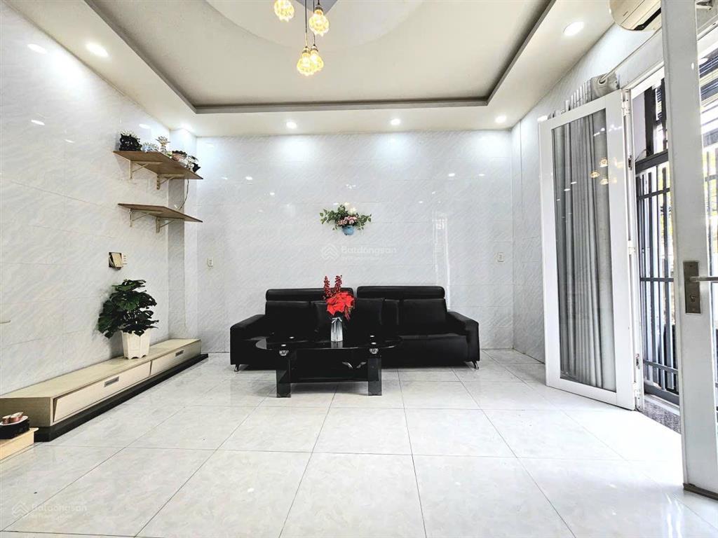 Bùi minh trực quận 8 dtsd 77.6m  2pn 2wc ban công  full nội thất