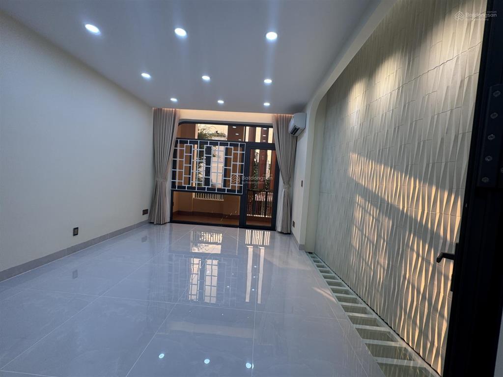 Mặt tiền đặng văn ngữ, phú nhuận. khu vực trung tâm của các dịch vụ spa, beauty care, thời trang