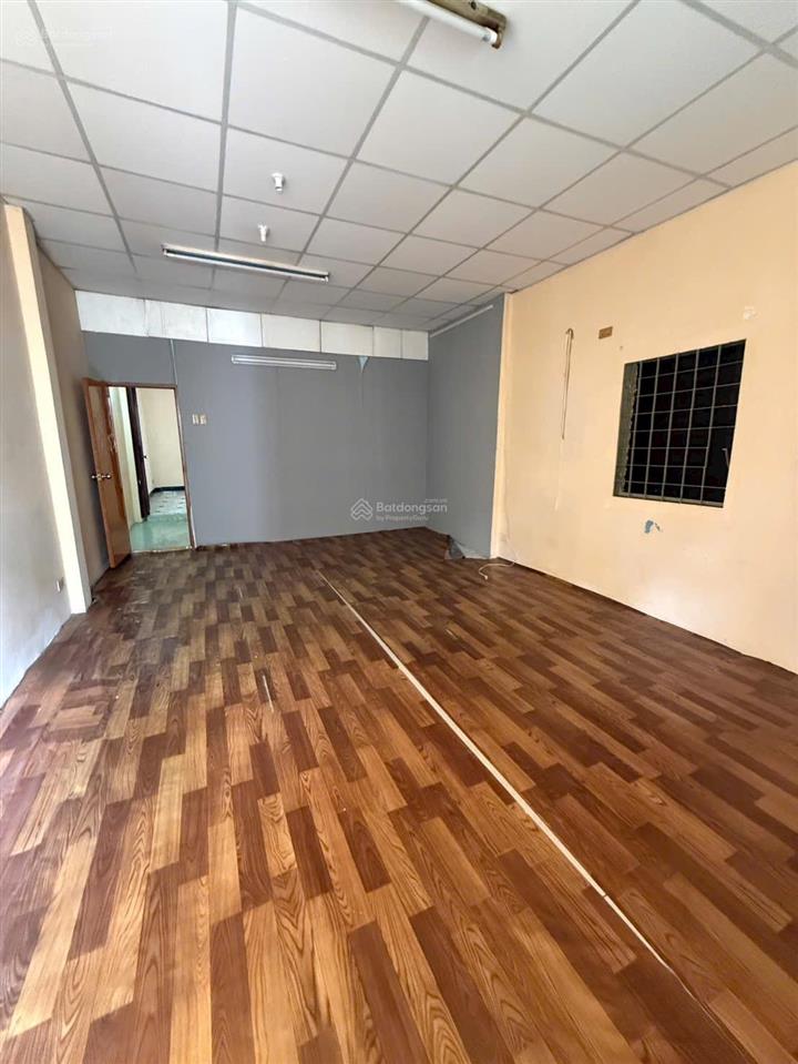 Hẻm ô tô 6m  sát mặt tiền trần phú  nguyễn trãi quận 5 dt 65m2, ngang gần 4m nở hậu nhẹ tài lộc.