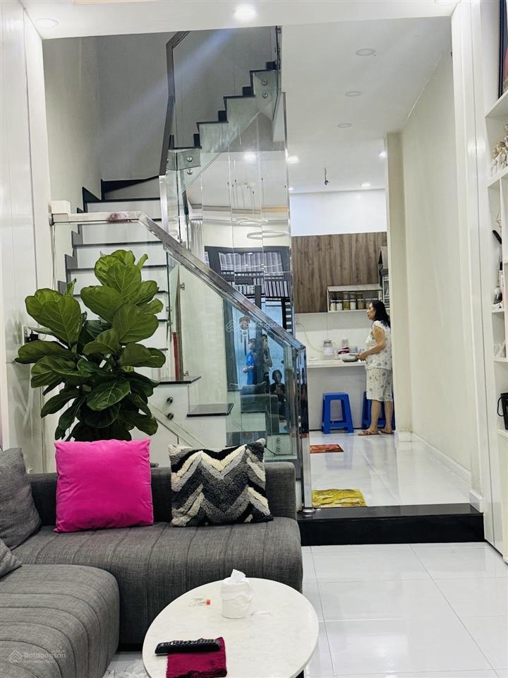 Ngay parc mall quận 8  hẻm 3m  dt 58m2 4 tầng mới đẹp  sát mặt tiền  không quy hoạch