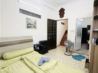 Nguyễn văn cừ p2 quận 5  5 tầng 3pn  sân thượng  còn mới ở ngay