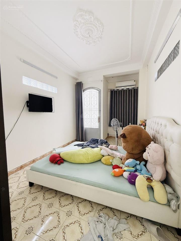 Nguyễn văn cừ p2 quận 5  5 tầng 3pn  sân thượng  còn mới ở ngay