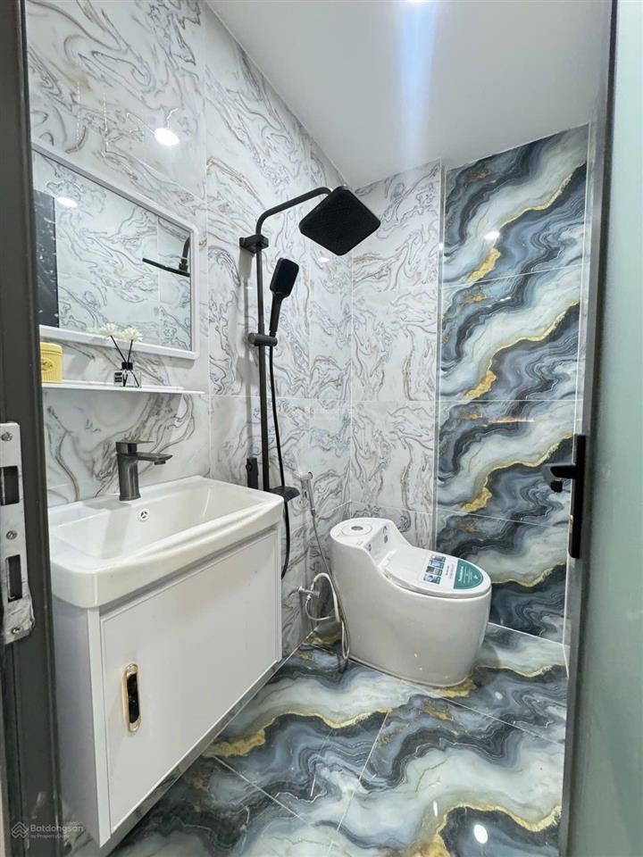 Nhà mới full nội thất  đường trước nhà 8m hoàn công đủ chỉ 6.xxtỷ  dt 36m2