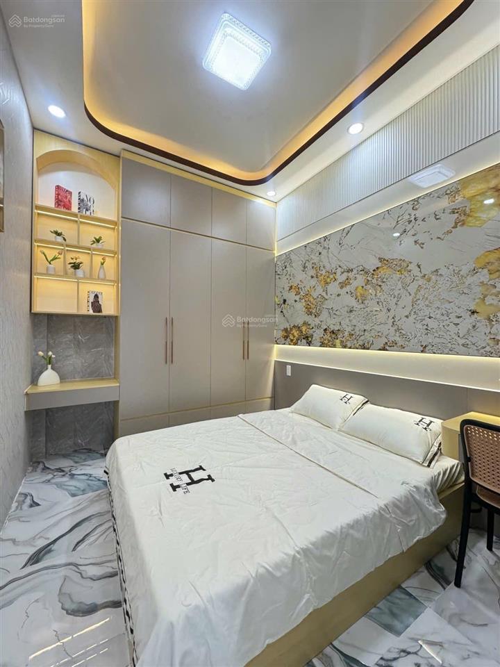 Nhà mới full nội thất  đường trước nhà 8m hoàn công đủ chỉ 6.xxtỷ  dt 36m2
