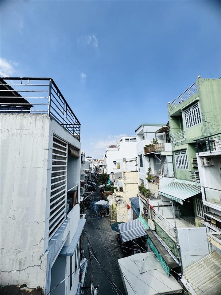Nhà hẻm xe hơi âu dương lân q8 33m2  sân thượng thoáng mát  3pn