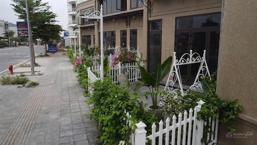 S 117m2 nhà mặt phố kinh doanh tốt vị trí đắc địa