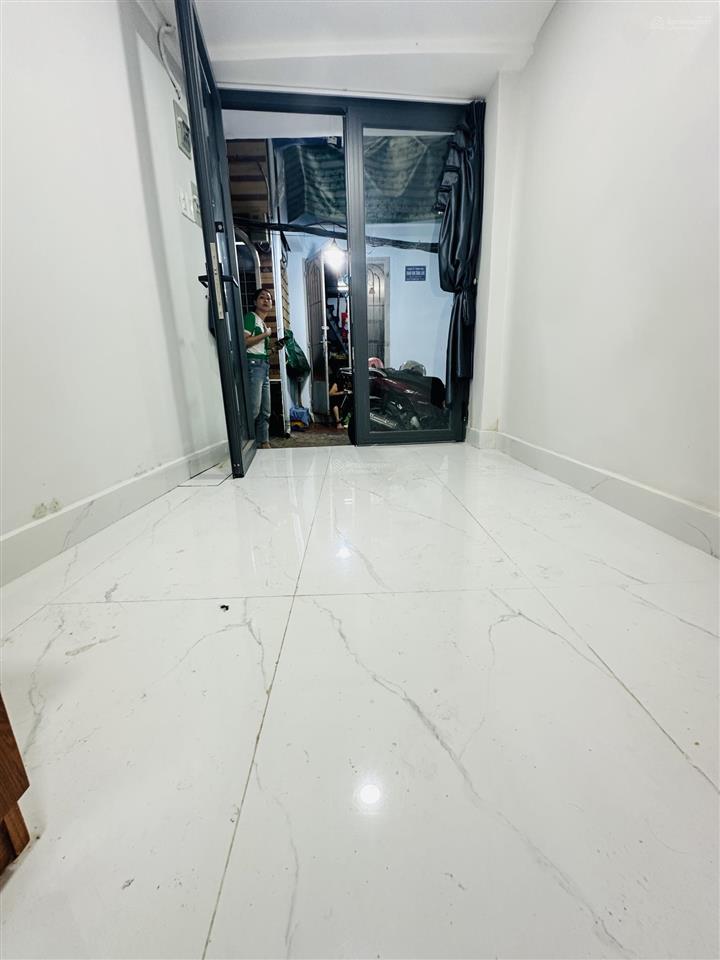 Nhà đẹp cmt8 3 tầng  quận 3  chỉ 1.95 tỷ