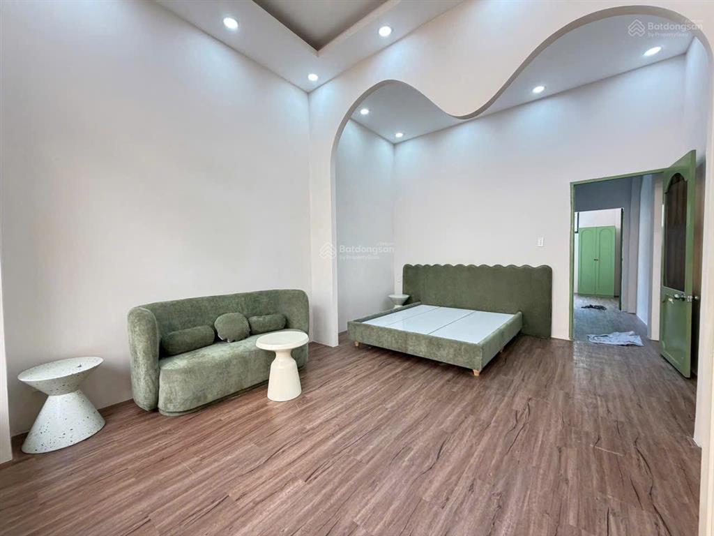 Nhà mới keng  sát công viên hoàng văn thụ ô tô đỗ cửa