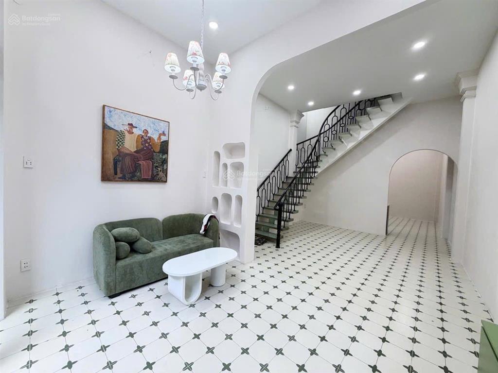 Nhà mới keng  sát công viên hoàng văn thụ ô tô đỗ cửa