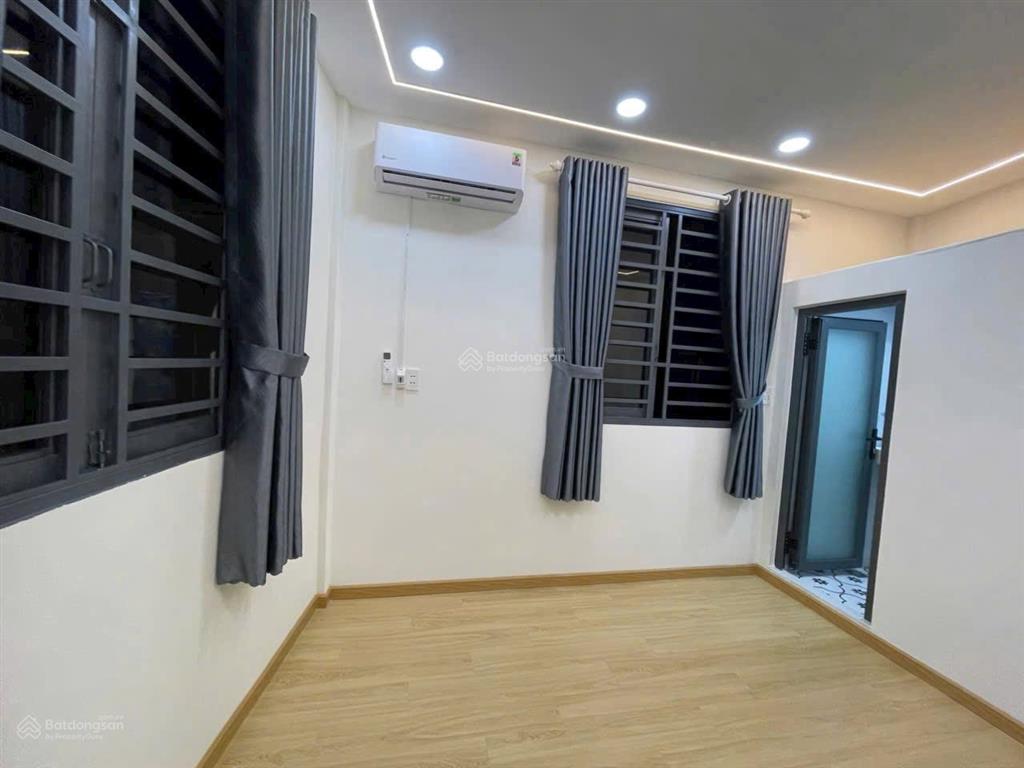 Nhà phùng văn cung  khu ẩm thực phan xích long