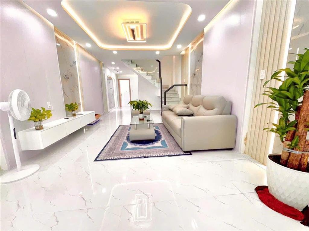 5,9 tỷ nhà  3,9 x 16  3pn và đặc biệt có phòng ngủ tầng trệt cho ba mẹ
