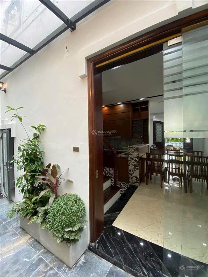 Cho thuê liền kề vinhomes riverside  96m2 x 4 tầng  6 ngủ.