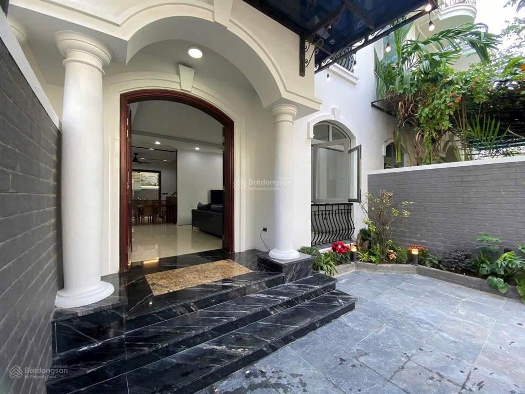 Cho thuê liền kề vinhomes riverside  96m2 x 4 tầng  6 ngủ.