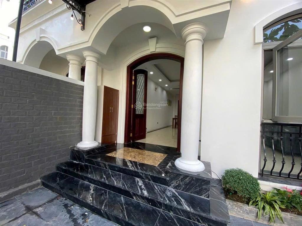 Cho thuê liền kề vinhomes riverside  96m2 x 4 tầng  6 ngủ.