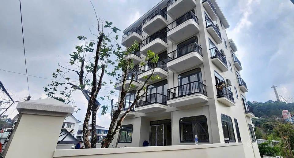 Khách sạn mới xây view hoàng hôn lẫn bình minh tiêu chuẩn pccc mới vận hành 100tr/thang đà lạt