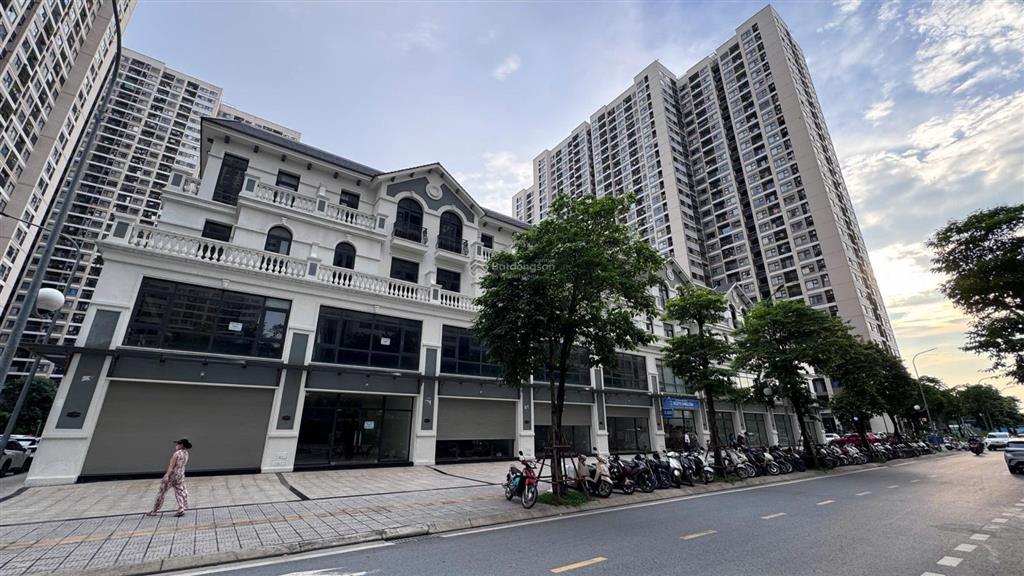 Shophouse 5 tầng, 600m2 sử dụng giá chỉ 300k/m2 kđt 130.000 cư dân
